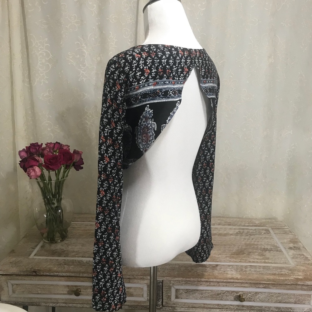 ✨Patterned Open Back Crop Top✨ - Picture 3 of 4